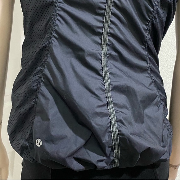 LULULEMON Black Lightweight Pleated Reflective Vest Size 4 - Picture 7 of 16